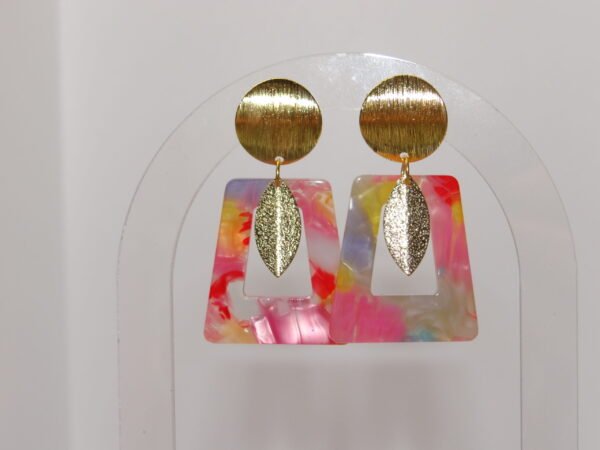 Boucles d'oreilles ronde et rectangulaire avec plumes