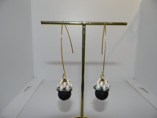 Boucles d'oreilles pendantes avec perles blanche