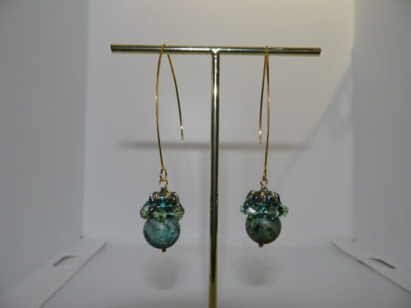 Boucles d'oreilles pendantes avec perles verte