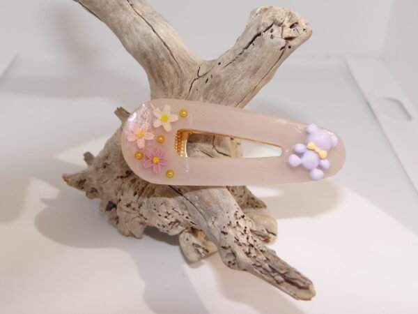Barrette rose avec ourson violet et jaune