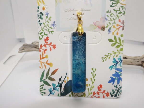 Pendentif rectangulaire fin bleu